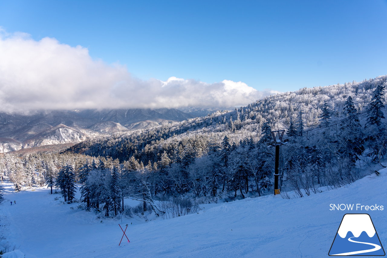 大雪山層雲峡・黒岳ロープウェイスキー場｜雪質も、景色も。やはり黒岳は別格。パウダースノーが舞う、北海道最高所にあるスキー場が営業開始！